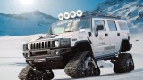 Hummer H2 in the snowstorm driving perfectly